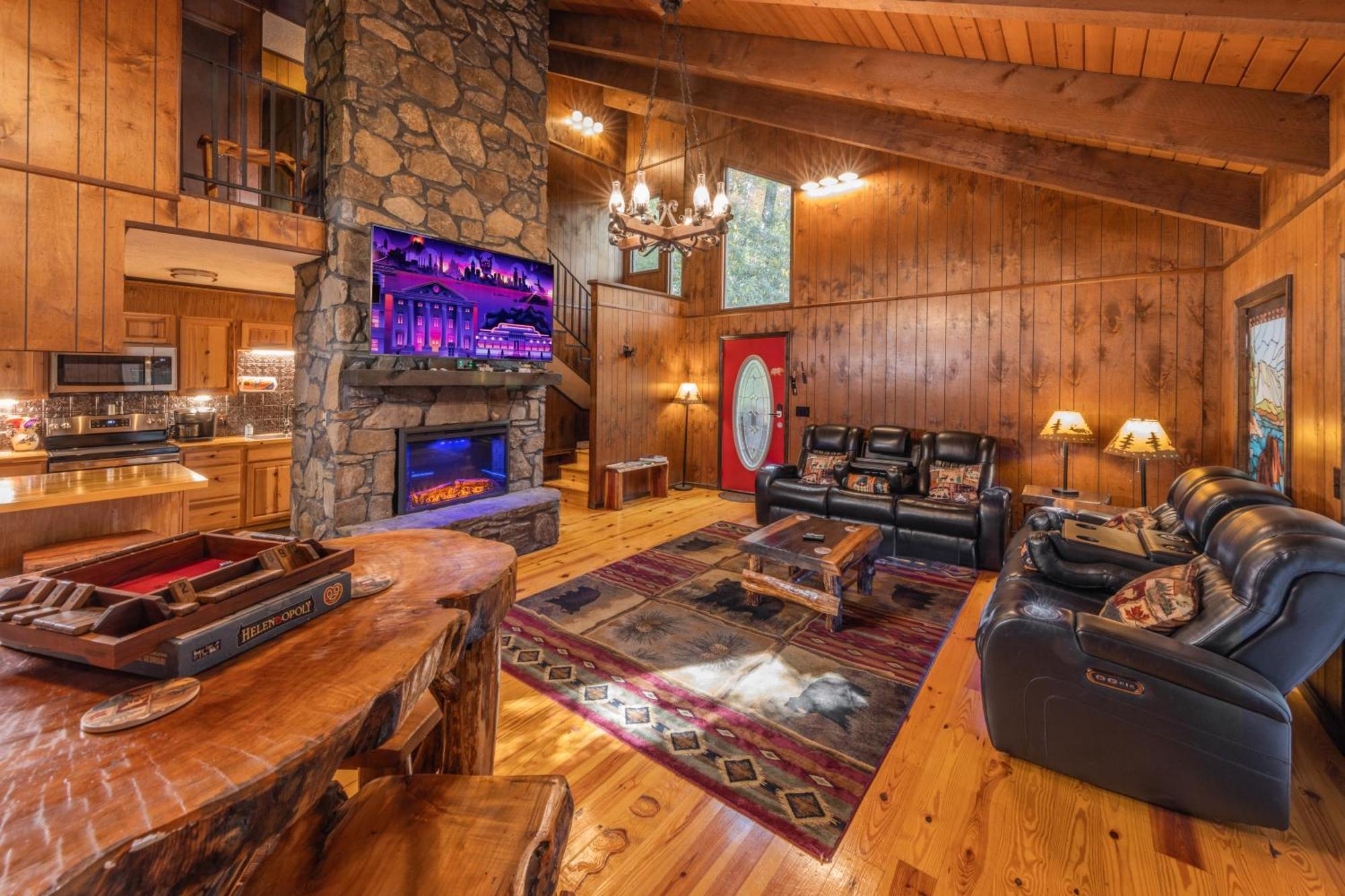 Bear Creek Lodge: Riverside Retreat near Downtown Helen Exterior photo