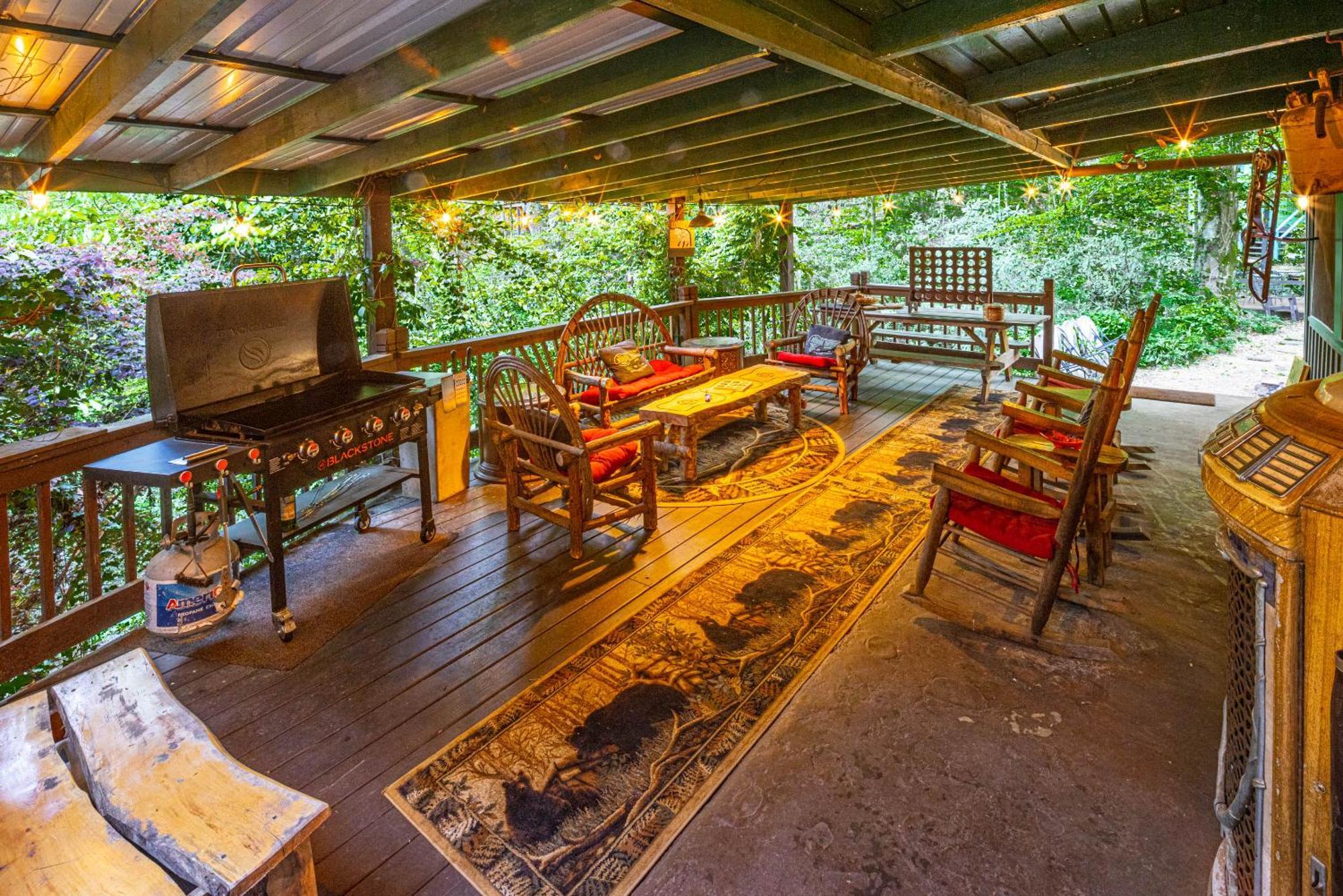Bear Creek Lodge: Riverside Retreat near Downtown Helen Exterior photo