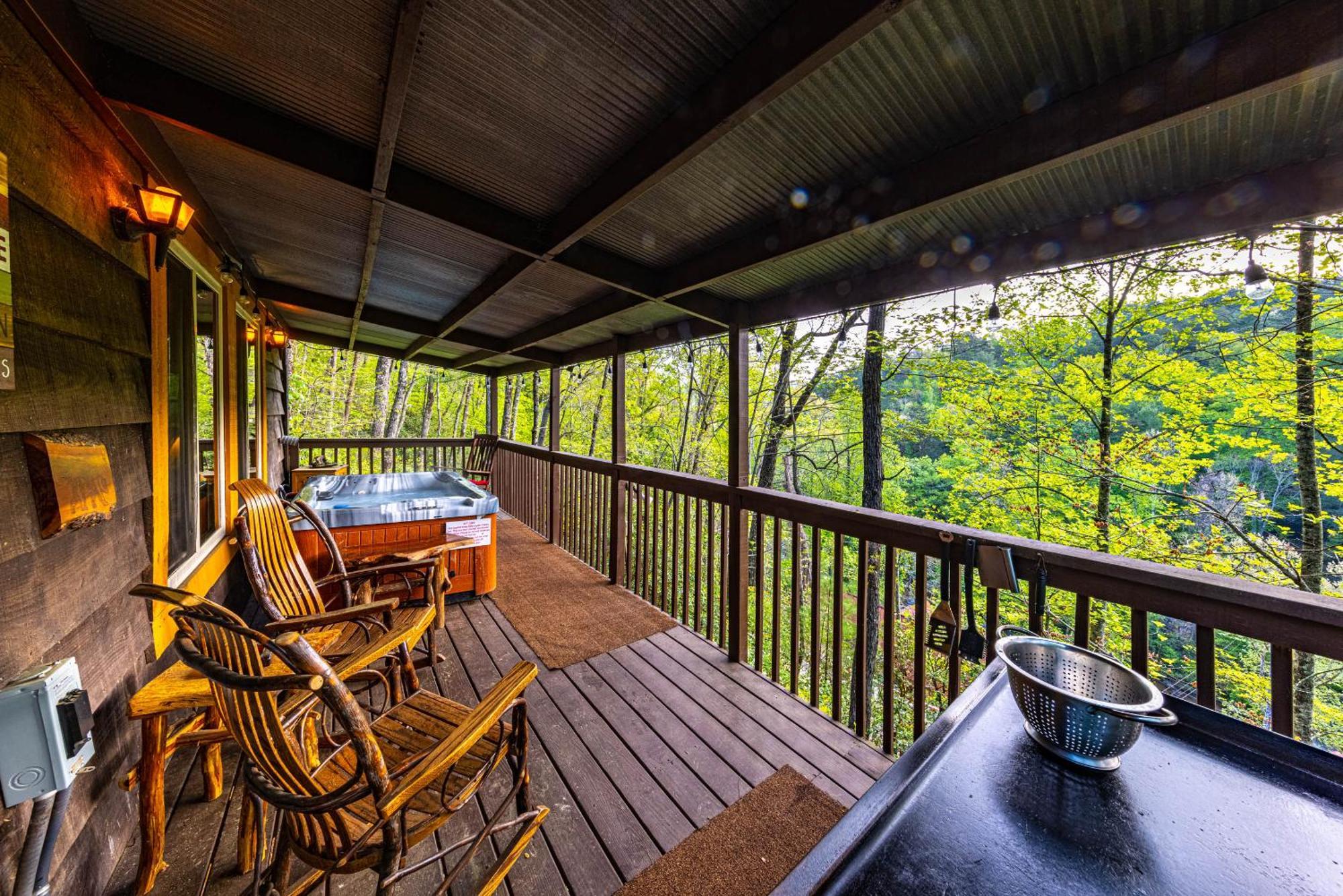 Bear Creek Lodge: Riverside Retreat near Downtown Helen Exterior photo