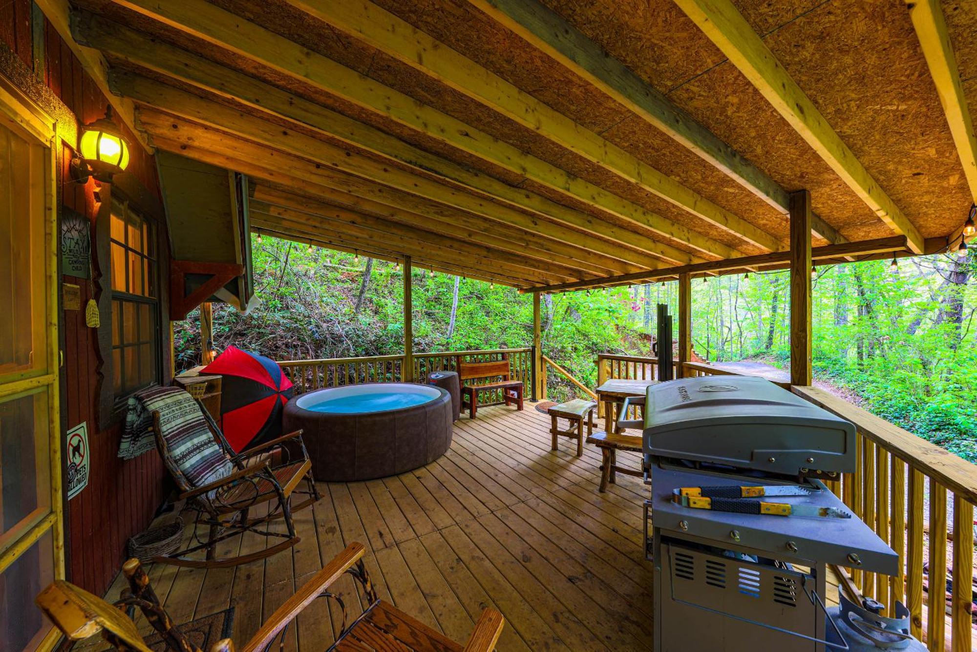 Bear Creek Lodge: Riverside Retreat near Downtown Helen Exterior photo